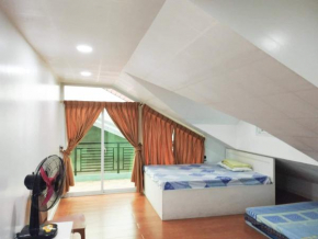 Spectacular Attic 2Bedrooms 18Pax Private Balcony, kitchen, bathroom, dining,sala &bbq area